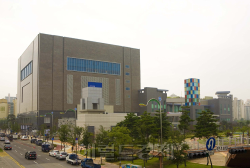 ‘몰링형 상가’ 전성시대