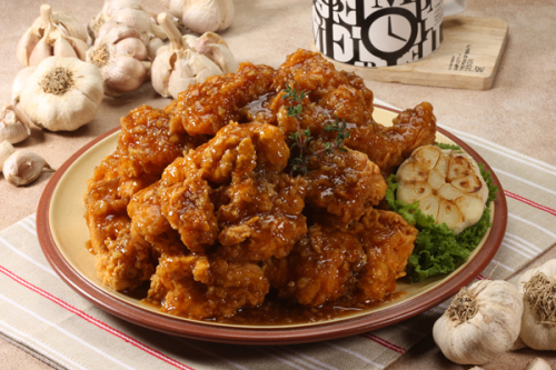30년 장수 치킨 프랜차이즈…맛의 비밀은?