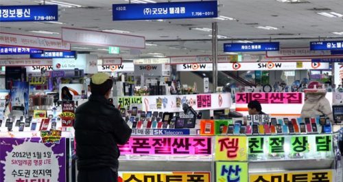 <르포>이동통신사 중고폰 오프라인 판매 시행 두 달, 시장 가보니