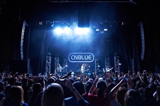 씨엔블루, 英 첫 단독콘서트 성황리에 마쳐..4000팬 ‘열광’