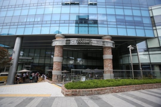 “뭉쳐야 산다” … ‘군집 출점’ 으로 외식지도 다시 그리는 식품업체들