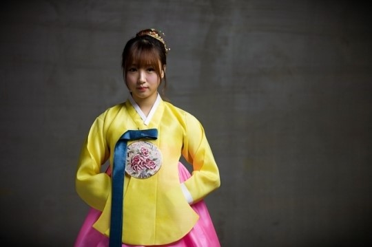 한복차림 걸그룹 비키니 해이 “새해 복 많이 받으세요”