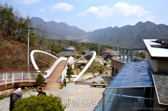 [테마있는 명소] 제천 산야초마을--‘힐링의 香’ 이젠 ‘먹고 입고 바른다’