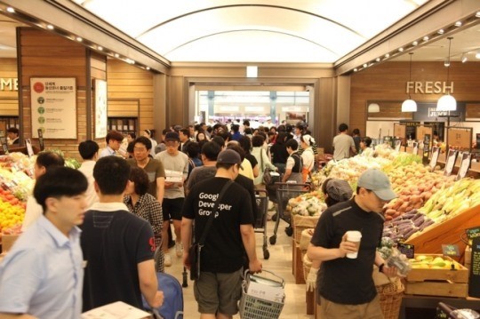신세계센텀시티 식품관 ‘푸드마켓(Food Market)’ 주말고객 인산인해