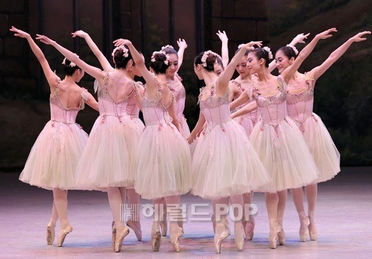 [포토]서울발레시어터 발레단 꽃의 왈츠