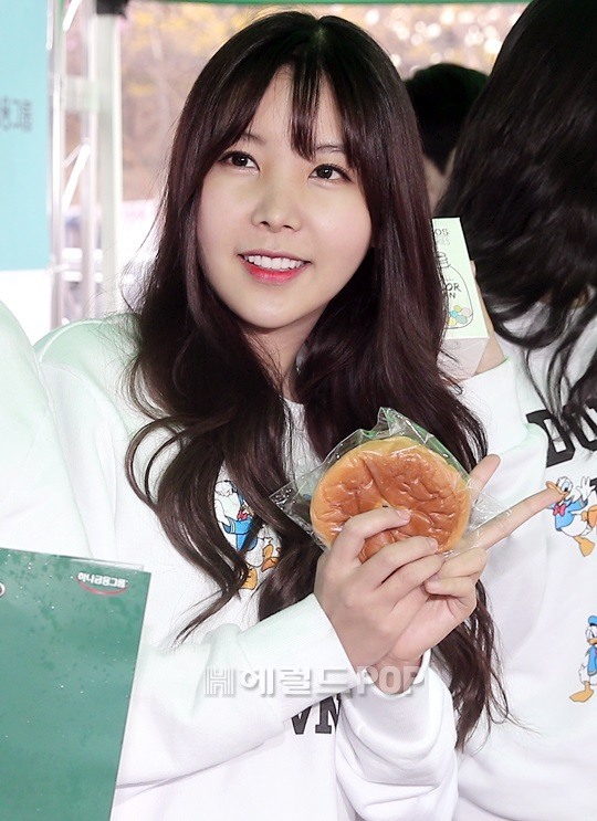 [포토]오렌지캬라멜 레이나, 나는 빵 담당!