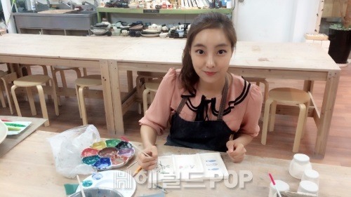 [POP로그] 유모리의 힐링 취미대백과…④봄을 닮은 도자기 완성하기