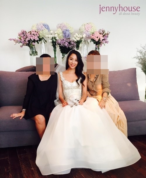 한고은 결혼, 순백 드레스+긴 웨이브 머리 미모 여전