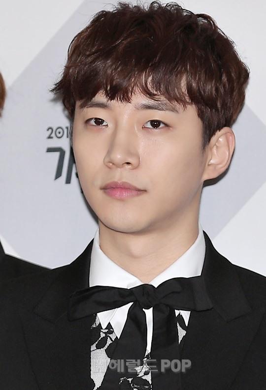 [포토]포토타임 갖는 2PM 준호(SBS 가요대전)