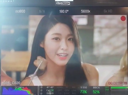 설현, 여신포스 풍기며 고기 먹방