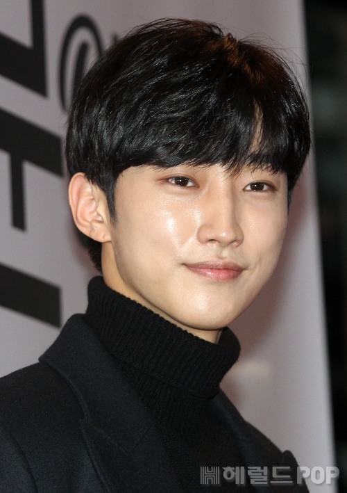 [포토]진영 봐도봐도 잘생겼어