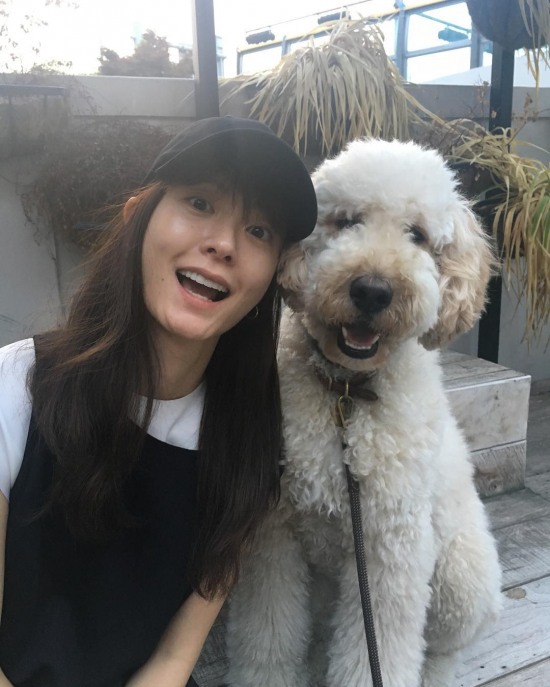 민낯도 자체발광..정유미, 강아지와 닮은꼴 귀요미