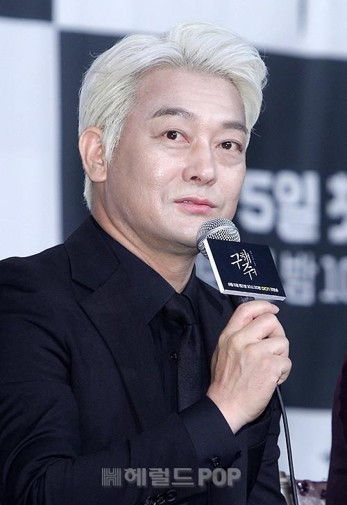 [포토]조성하, 은발헤어변신? 사이비교주 느낌 위해!
