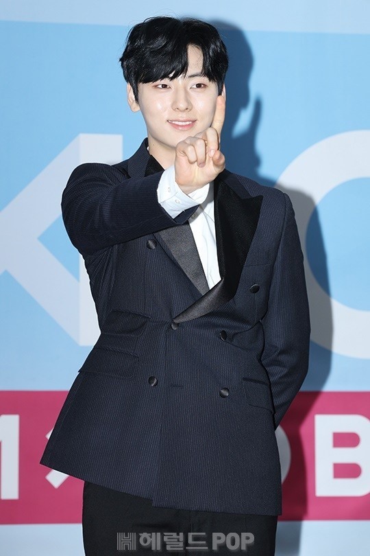 워너원 황민현 매일매일 행복..최근 치킨 11마리로 1인1닭