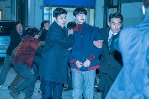 브이아이피 김명민X이종석, 일촉즉발 현장 포착 스틸 공개