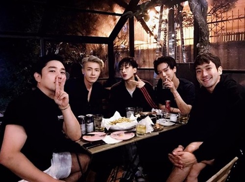 “오랜만이야”…슈퍼주니어, 훈훈한 12년 우정 