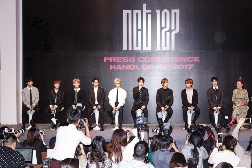 NCT127, 데뷔 후 첫 베트남 기자회견 대성황..뜨거운 열기