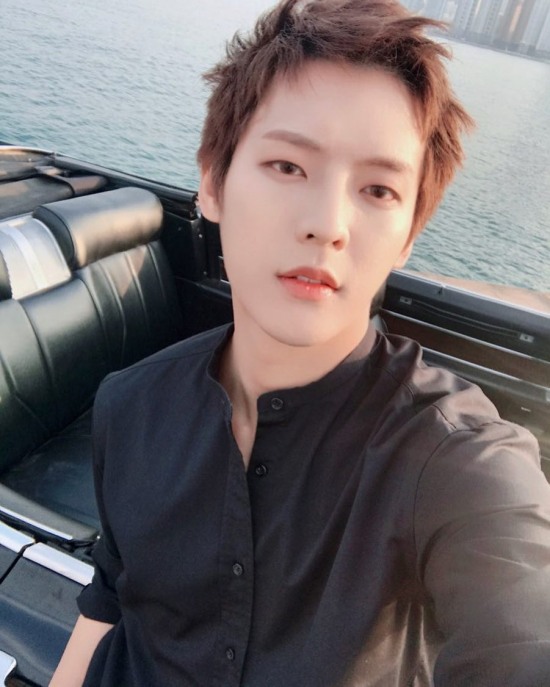 머리빨이 뭐죠?..비투비 이민혁, 짧아진 헤어에도 훈훈