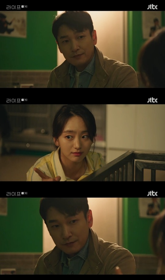 라이프 원진아, 유기견과 함께인 조승우 발견… 따뜻한 심성 느꼈다
