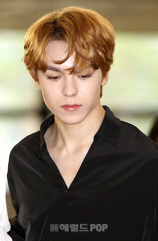 [포토]세븐틴 버논, 인형처럼 예쁜 속눈썹