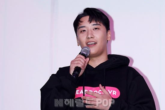 [포토]승리 즐거운 프리젠테이션