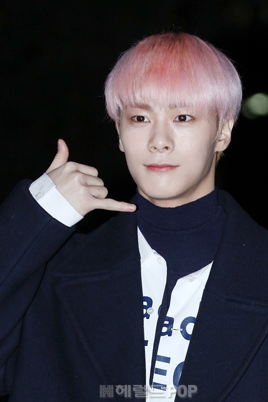 [포토]문빈 핑크 헤어가 찰떡