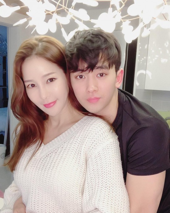 미나, 연하 남편 류필립과 달달 스킨십..백허그♥