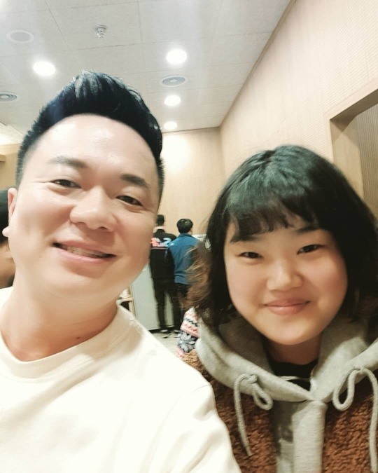 열일하는 예쁜 친구…김태균, 컬투 사로잡은 송이 매니져의 러블리 매력