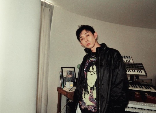 얻었다, 깜장머리…코드 쿤스트, 시크한 분위기