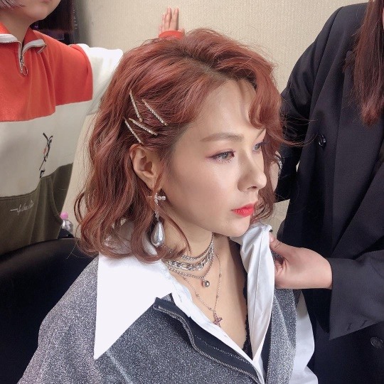 화려함 끝판왕 채연, 리즈 갱신한 시크 미모