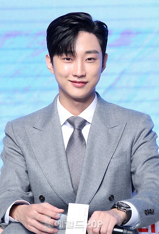 [포토]진영, 샤프한 잘생김