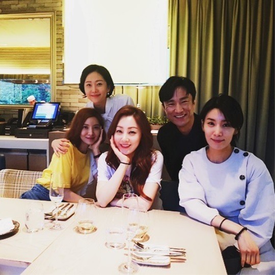 윤세아→김서형, 훈훈한 비주얼 파티..끈끈한 SKY캐슬 인연