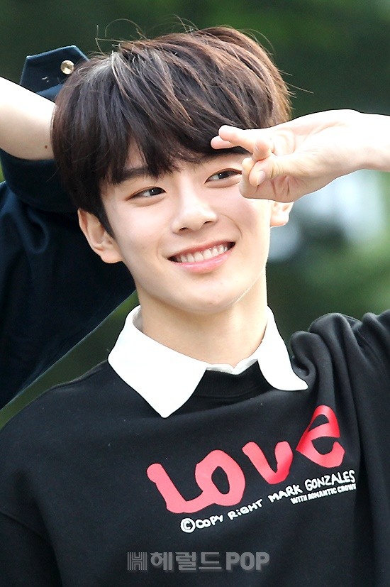 [포토]베리베리 강민, 막내는 사랑입니다