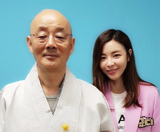 귀감 되는 말씀 감사해..김규리, 스승의날 맞아 명진스님과 찰칵