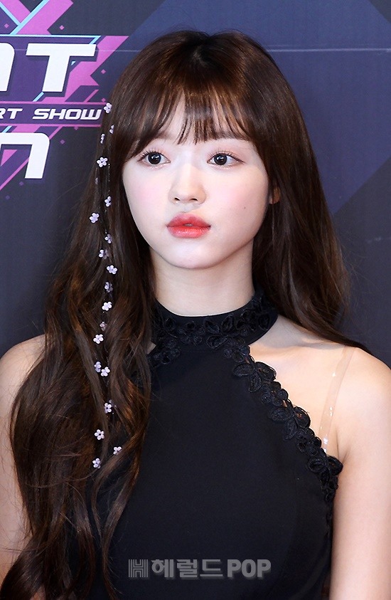 [포토]오마이걸 유아, 오늘도 인형비주얼