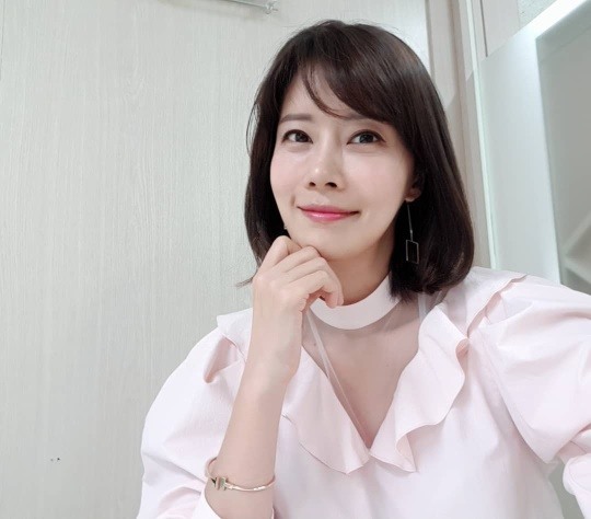 유선, 청순美 넘치는 근황…아름다운 미소 우아함 UP