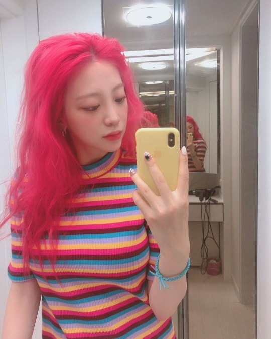 최예슬, 강렬한 핫핑크 머리...동화 찢고 나온 비현실적 미모