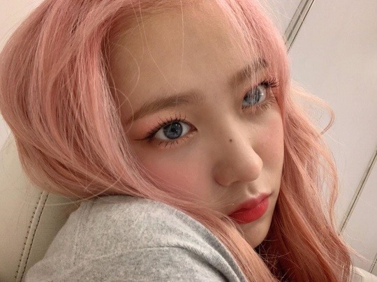 레드벨벳 예리, 핑크 머리가 러블리해..남심저격 눈빛
