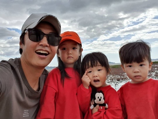 윤상현♥메이비 가족, 아이들과 강화도 여행‥옷 맞춰 입은 귀요미들