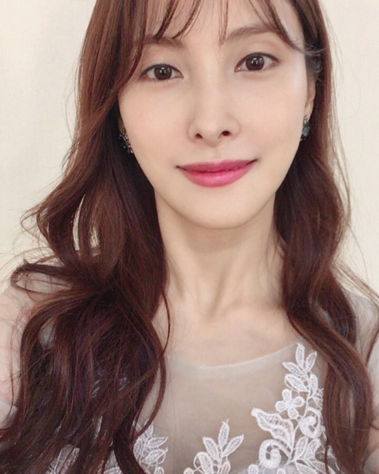 카라 출신 규리, 열애 인정 후 첫근황..청초+화려 비주얼