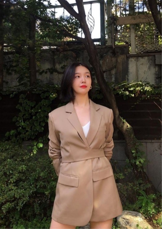 민아, 상큼한 단발미모..하의실종 각선미는 시원해