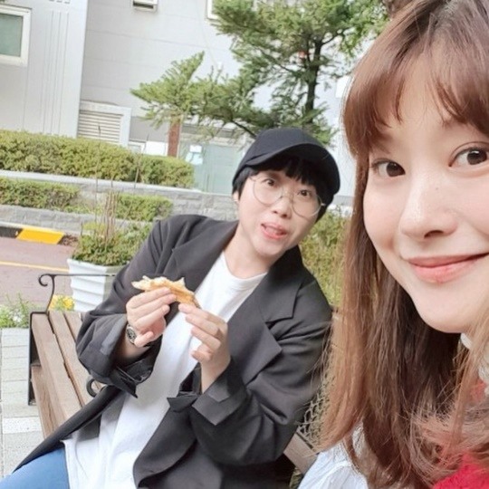 권진영X유인영, 절친 회동 인형 아니고 인영이랑~넌 너무 예뻐^^