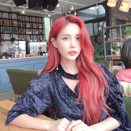티아라 큐리, 한층 밝아진 레드 헤어...인어공주가 따로없네