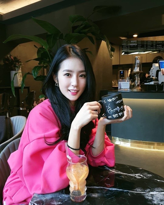 박기량, 핫핑크까지 찰떡인 화려 미모..홍진영도 아 이뽀라