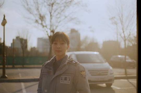 설인아, 경찰복 입고 늠름한 자태..엄마 솜씨