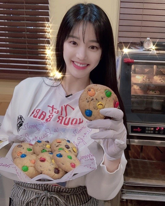 이유비, 초콜릿 쿠키보다 달콤한 미모..청순+러블리한 매력에 심쿵