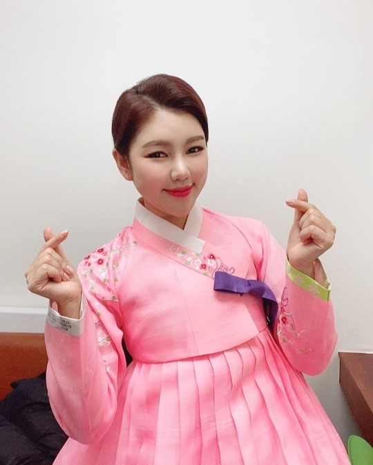 송가인, 분홍색 한복 입고 세상에서 제일 고운 자태..새해 복 많이 받으세요~♥