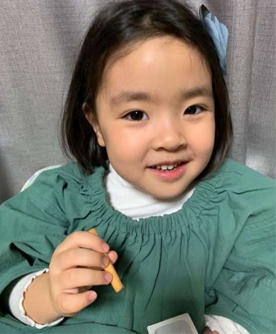 미소도 사랑스러워..이윤지 딸 라니, 엄마 쏙 빼닮아 인형 같은 이목구비