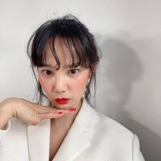 윤승아, ♥김무열이 반한 비주얼…레드 포인트도 찰떡