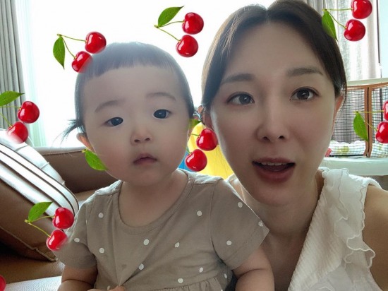 이지혜, 딸과 행복한 셀카 내 딸 살인미소 보고 가세요